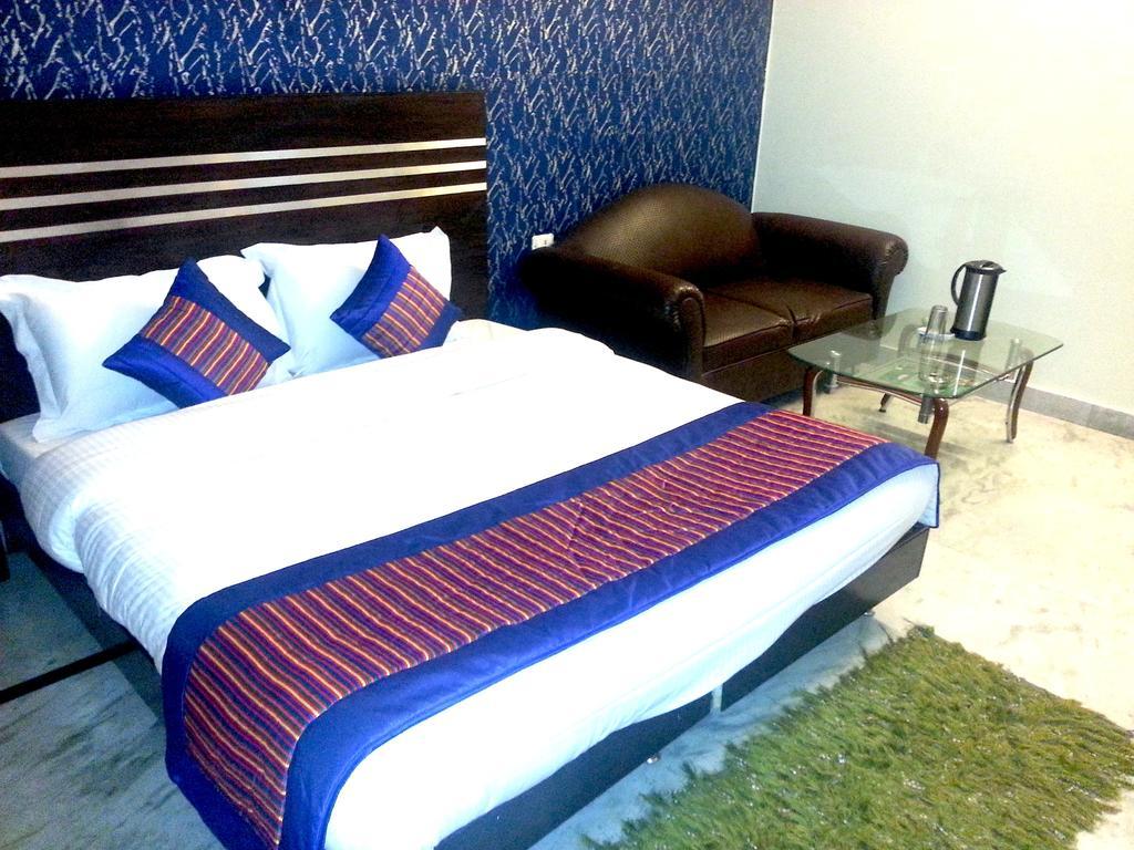 Hotel Mandakini Palace Delhi  Room photo
